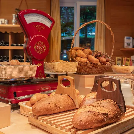 Hotel Bellevue - Traditional Swiss Hideaway Wengen