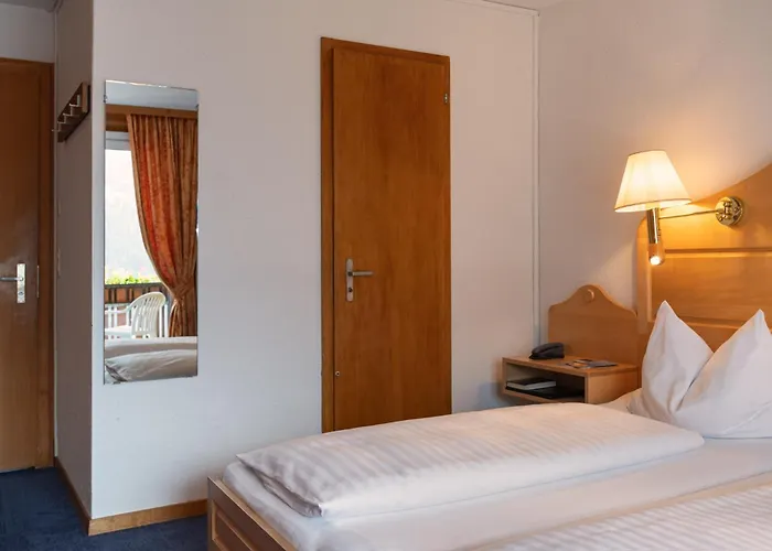 Hotel Bellevue - Traditional Swiss Hideaway Wengen
